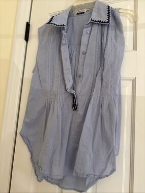 Mariacher Women’s Light Blue Sleeveless Blouse with Navy Trim, size XS